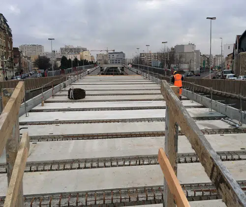 Dalle en béton pour éléments de pont